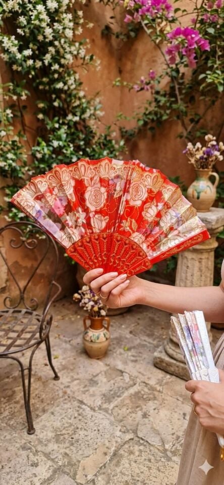 ''Çiçek Üstümde'' Tasarımlı Yelpaze