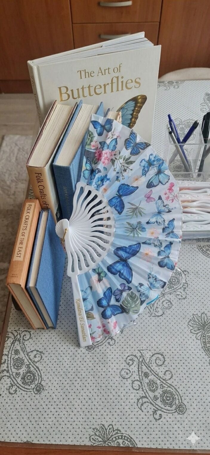 Kelebek Desenli Modern Yelpaze