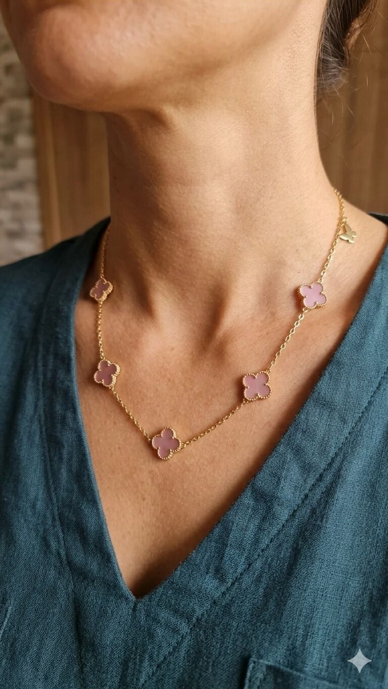 Yonca Kelebek Detaylı Pembe Kolye