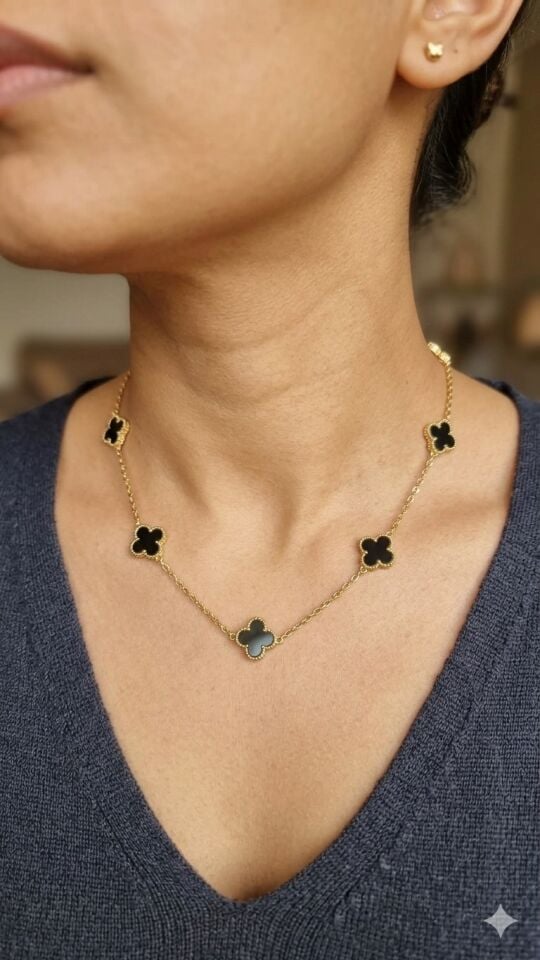 Çelik Siyah Yonca Kolye