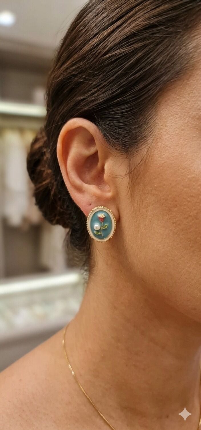 Mine İşlemeli Çiçek Küpe