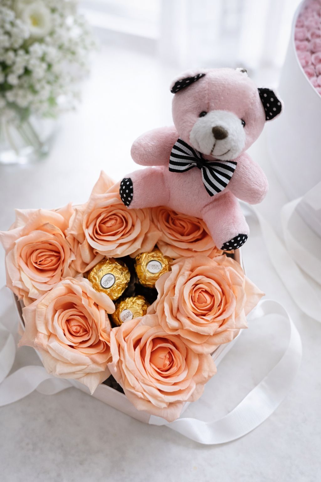 Sevginin En Tatlı Hali: Premium Gül ve Çikolata Kutusu - Özel Günler İçin